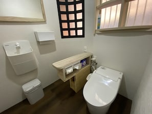 1F toilet