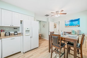Eat-in Kitchen