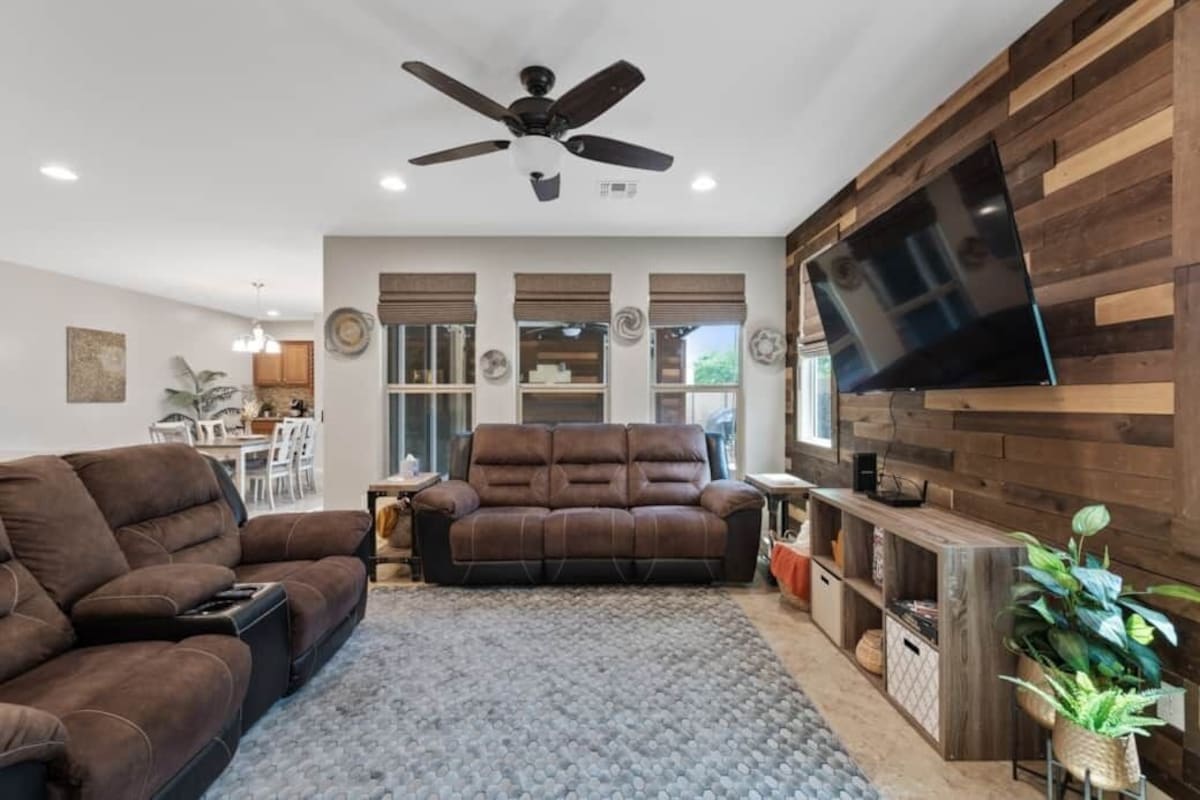 2 Deluxe Suites, Gated Community, near State Farm Stadium, Westgate, Top Golf