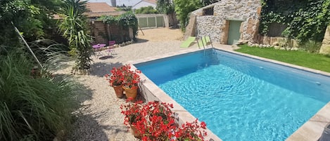 Piscine et jardin