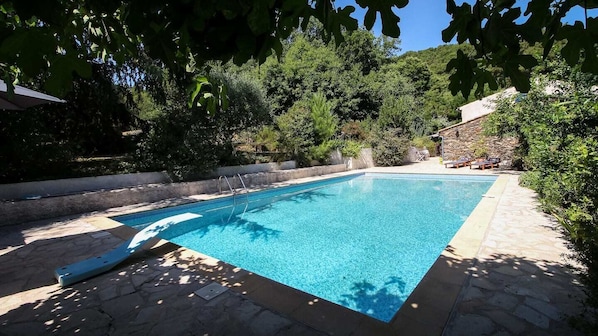 Bastide LeïMay nichée en pleine nature à La Garde Freinet, Golfe de Saint-Tropez