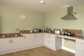 Kitchen  - Height adjustable hob