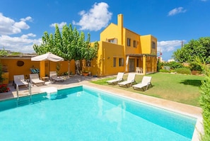 Beautiful villa with private pool and terrace