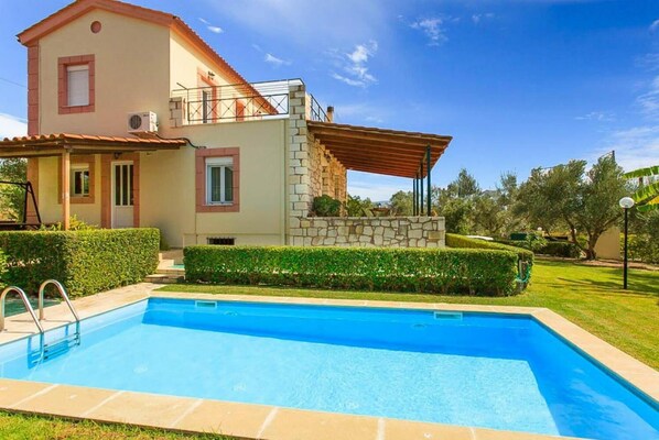 Beautiful villa with private pool and terrace