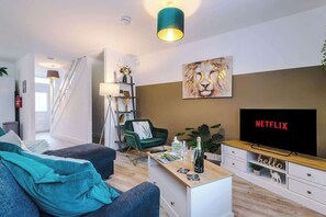 Open plan living room with plenty of space to sit down and relax after a day exploring Chester. The lounge also benefits from a 40-inch Smart TV with Netflix and a double sofa bed.