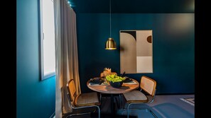 Tastefully decorated dining area for a cozy yet modern feel #modern #stylish