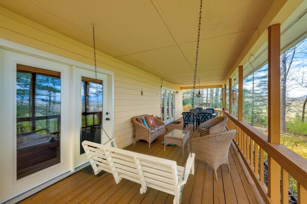 Franklin Vacation Rental | 3BR | 3BA | 1,020 Sq Ft | Step-Free Entry