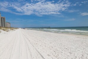 Navarre Beach Pier, just 0.5 mi away, offers stunning views & great fishing