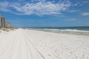 Navarre Beach Pier, just 0.5 mi away, offers stunning views & great fishing