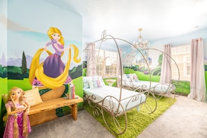 Amazing theme room, charm your little princess in the Castle Room 