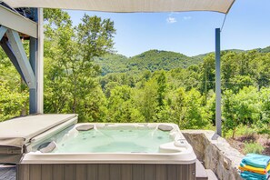 Private Hot Tub | Mountain Views