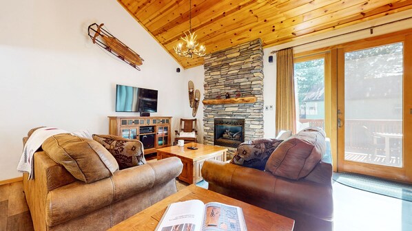 Indoors, Furniture, Living Room, Screen, Hardwood