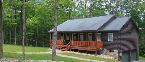 Casa sul Lago in the Adirondacks near Bolton w/Lake George beaches, hiking ++