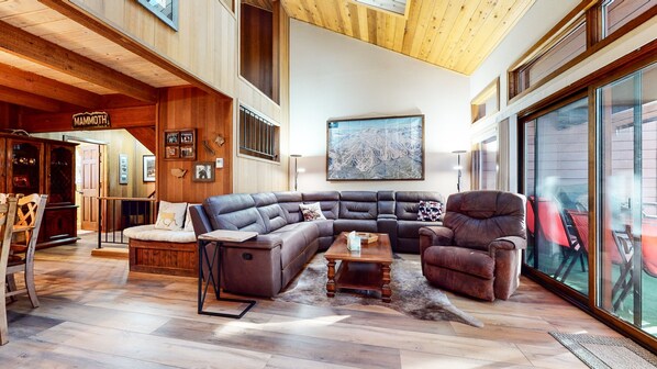 Indoors, Living Room, Furniture, Couch, Flooring