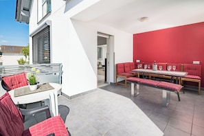 Fewo 1: Gruppenwohnung XXL mit überdachter Balkon-Loggia für 10-12 Personen