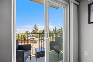 Private balcony with gorgeous views!