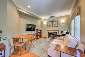 Living Room | Cable TV | Fireplace | Board Games