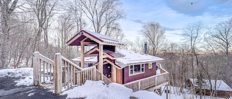 Beech Mountain Vacation Rental | 1,600 Sq Ft | 3BR | 2.5BA | Stairs Required