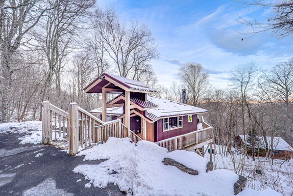 Beech Mountain Vacation Rental | 1,600 Sq Ft | 3BR | 2.5BA | Stairs Required