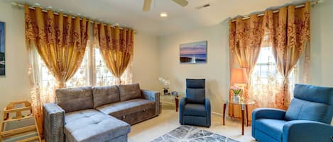 Morehead City Vacation Rental | 5BR | 3BA | 1,826 Sq Ft | Stairs to Access