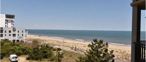 Vista para praia/oceano