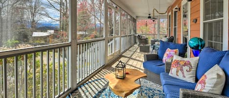 Waynesville Vacation Rental | 3BR | 2.5BA | 1,700 Sq Ft | Stairs Required