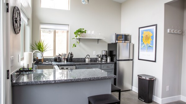 Kitchen - bright and open