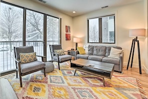 Living Room | Central A/C | Cable/Satellite | Juliet Balcony