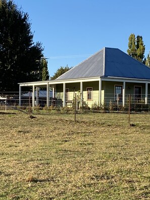 Coorumbene cottage on an autumn afternoon