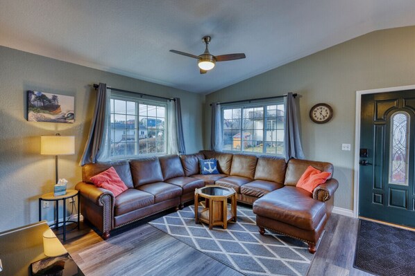 Relax and unwind in our inviting living room. Sink into the plush comfort of our leather couch while enjoying your favorite shows. Time stands still in our cozy space, with a stylish clock adorning the wall, ensuring you never miss a moment of relaxation.