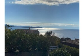 Vista para praia/oceano