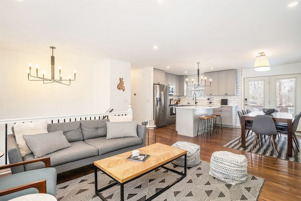 Beautiful open floor plan that is perfect for spending time together
