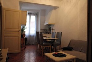 vu de la porte de la chambre 