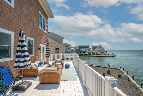 Relax in luxury on the edge of the Chincoteague Bay at 'Off the Record'!.