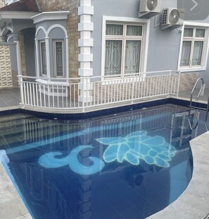 Private pool