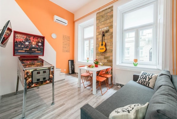 happy home ORANGE 1