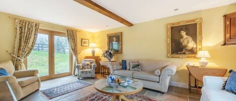 North Leigh Barn, Crediton: The dual aspect sitting room