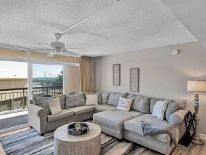 Comfy living room & sectional couch