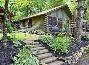 Cozy-Cabin-Exterior2
