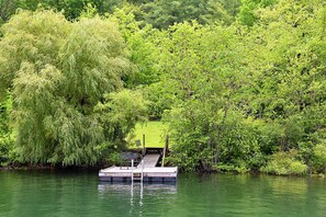 Cozy-Cabin-Private-Dock3