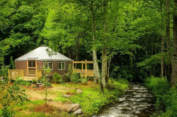 Wake up in nature without giving up the luxury.