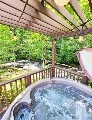 Spring Ridge Yurt Rental Glamping with a Hot tub and creek view