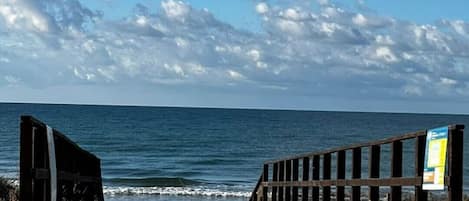 Vue sur la plage ou l’océan