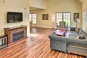 Living Room | 1st Floor | Smart TV | Central A/C