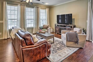 Living Room | Smart TV | Board Games
