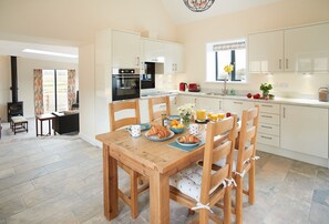 Evenwood Byre, Shropshire: Fully equipped kitchen/dining area with dining table and seating for four guests