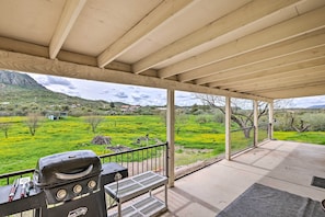 Covered Deck | Gas Grill | Gavalin Peak View