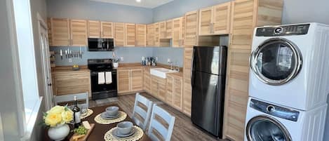 Kitchen/ Dining Room