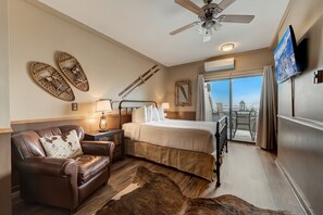 Bedroom with 1 Queen Bed
