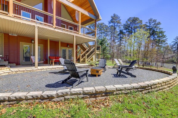 Sparta Vacation Rental | 4BR | 3.5BA | 2,112 Sq Ft | Stairs Required